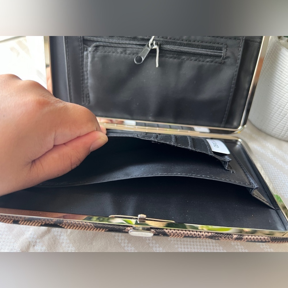 🌸4/$25 Dark Brown “G” snap wallet/clutch - Picture 8 of 8